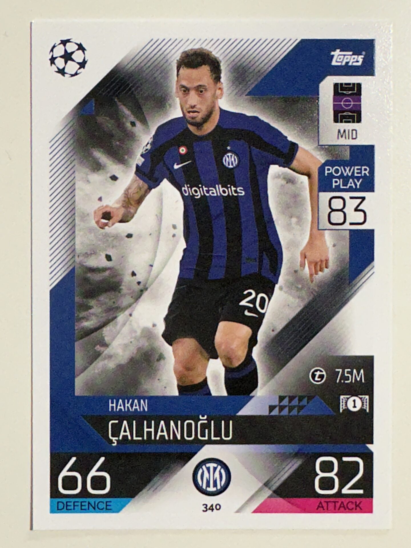 340. Hakan Calhanoglu (FC Internazionale Milano) – Topps Match Attax 2022:2023 card