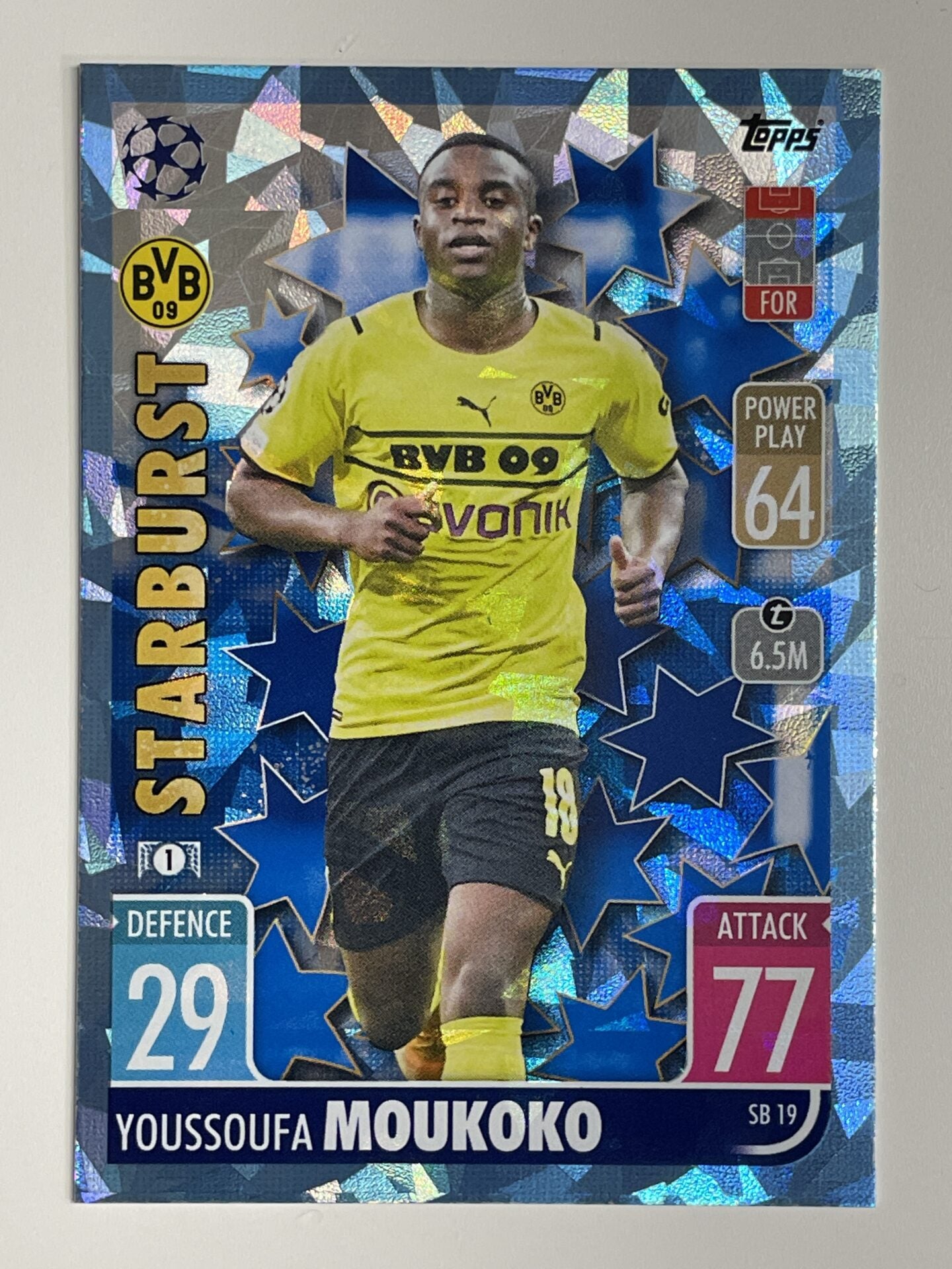 Youssoufa Moukoko Borussia Dortmund Starburst Crystal Foil Parallel Topps Match Attax Extra 2021:22 Champions League Card