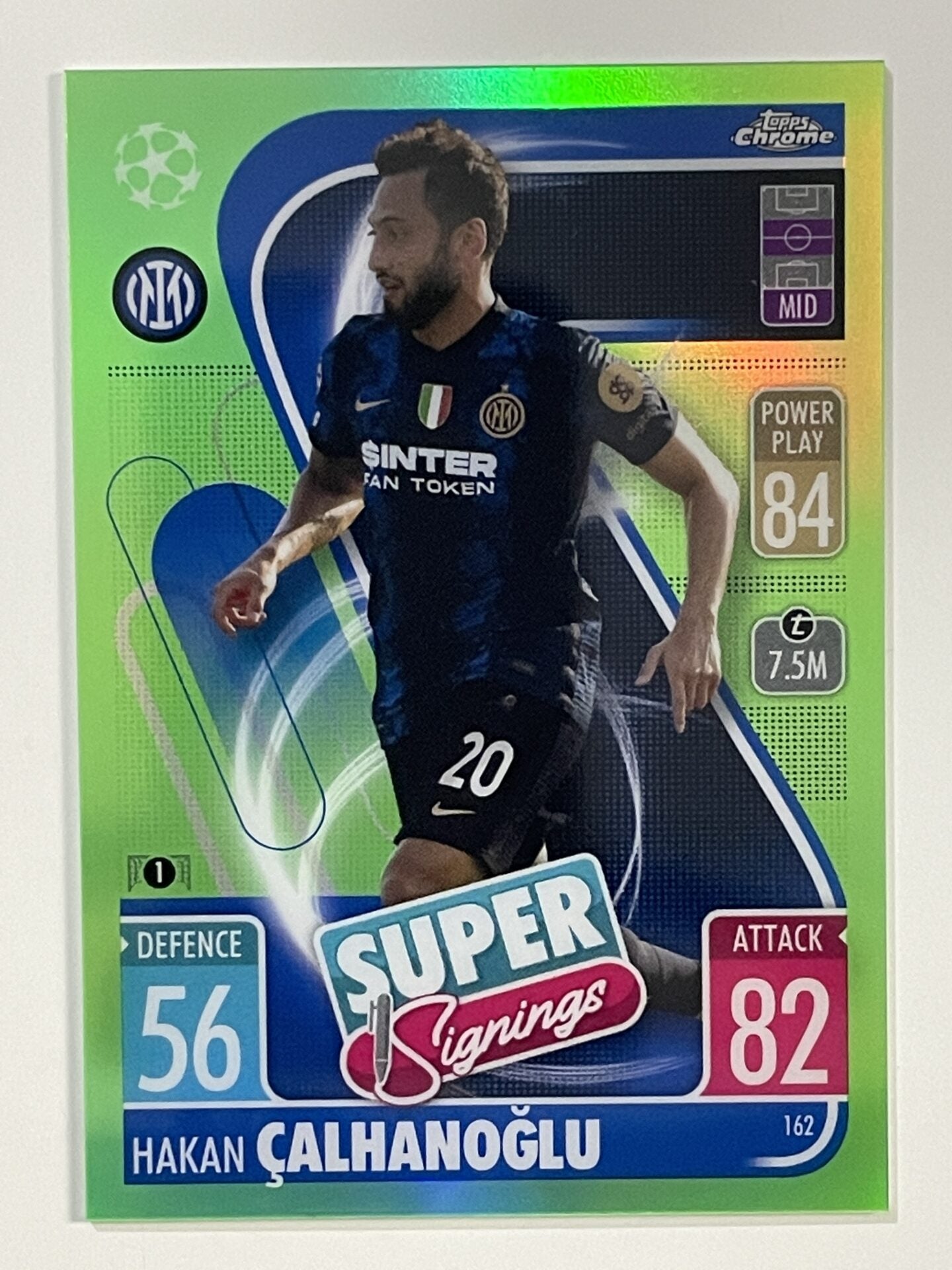 Hakan Calhanoglu Super Signings Neon Green Topps Match Attax Chrome 2021 2022